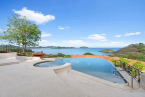 3-BD Ocean-View Condo, Walk to Beach